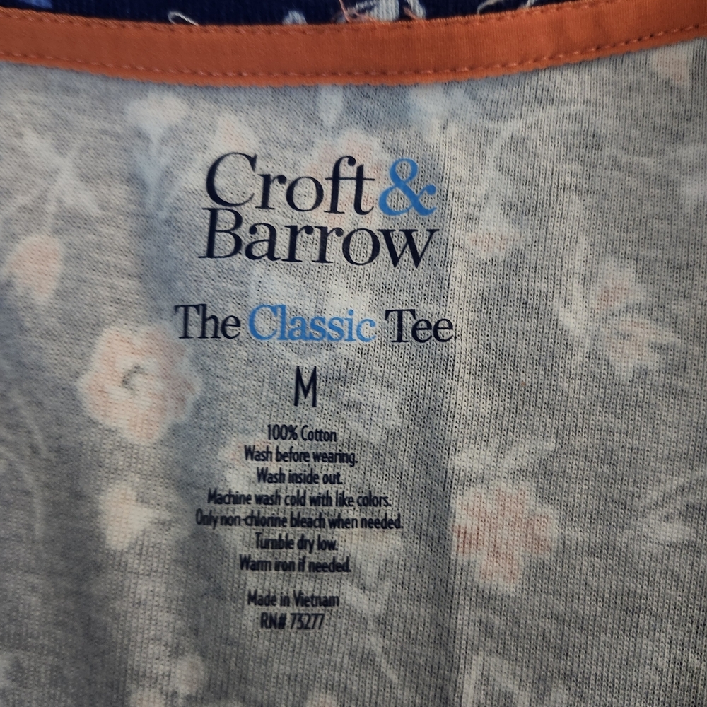 Croft & Barrow 100% Cotton Beautiful Navy Blue Floral Women's Short Sleeve Tee - Picture 3 of 3